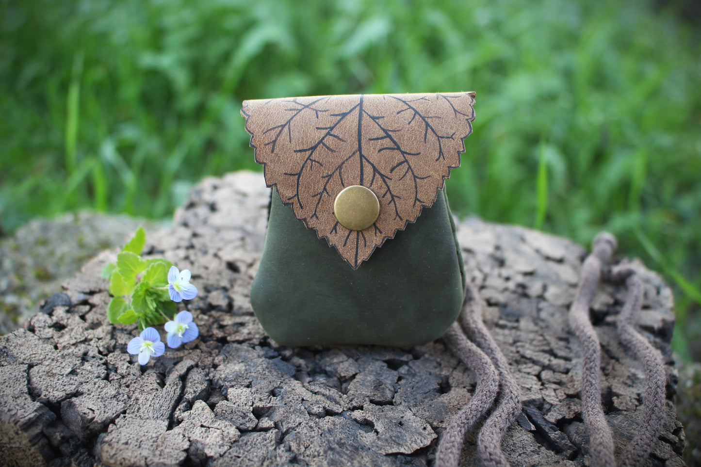 Necklace Leaf Pouch