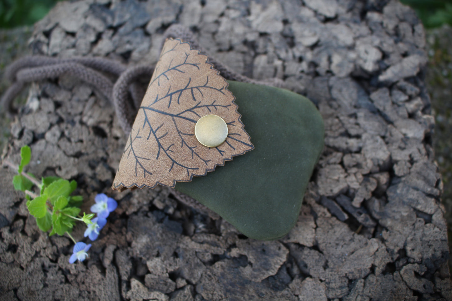 Necklace Leaf Pouch