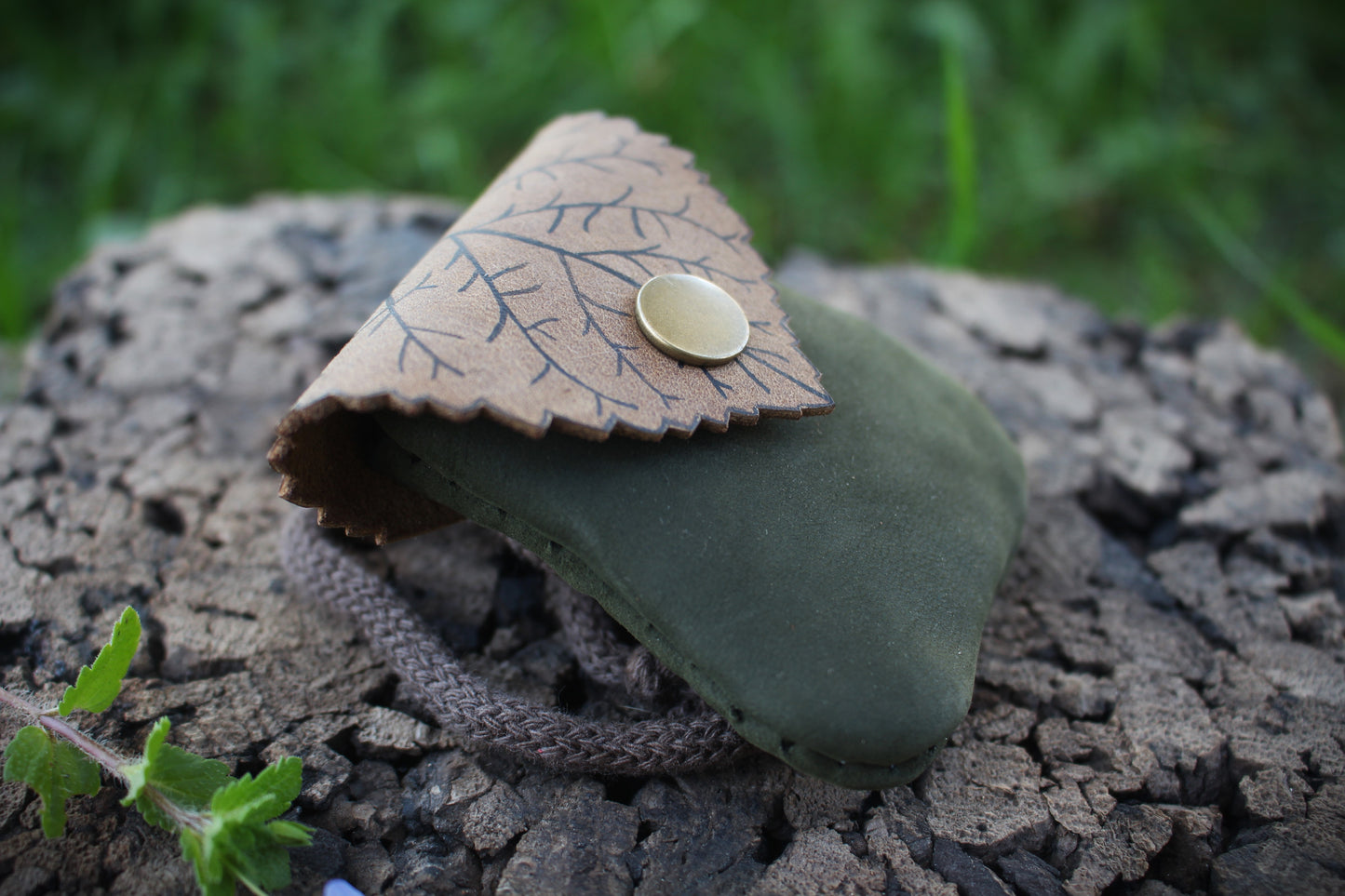 Necklace Leaf Pouch
