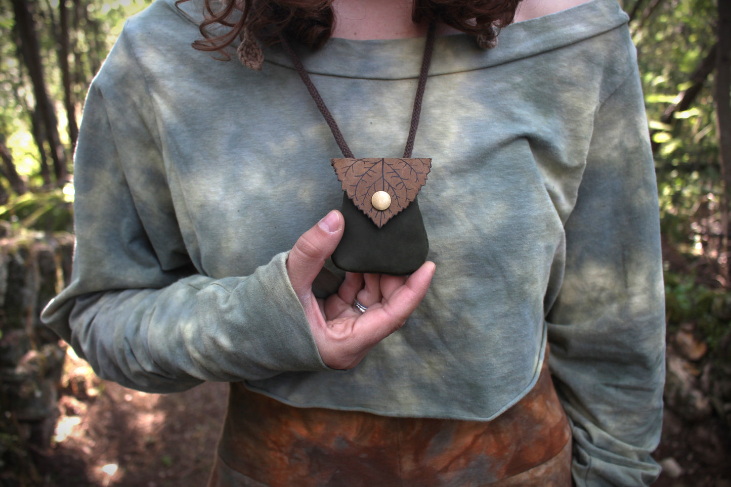 Necklace Leaf Pouch