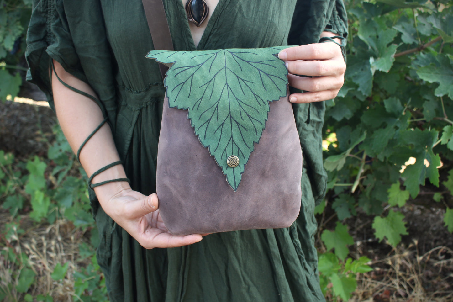 Hawthorn Leaf Shoulder Bag