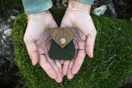 Necklace Leaf Pouch